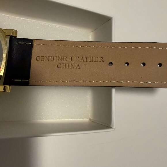 NWT - Marvel Spider-Man Adult Vintage Analog Quartz Watch - Picture 4 of 16